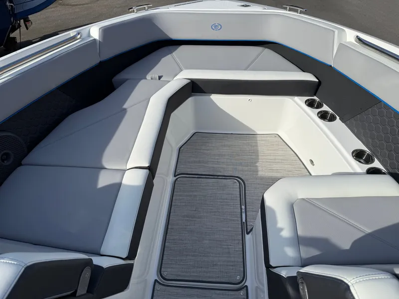 Slide: The Image of Cobalt R8 Surf 2024 - 316