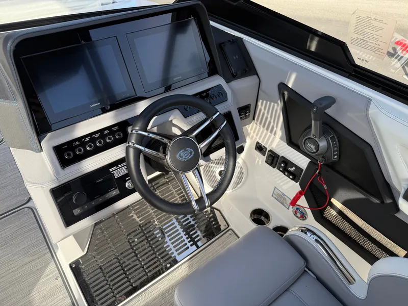 Slide: The Image of Cobalt R8 Surf 2024 - 339