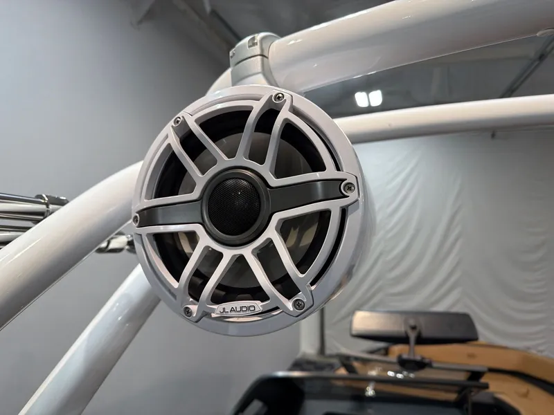 Slide: The Image of Cobalt R4 Surf 2026 - 21