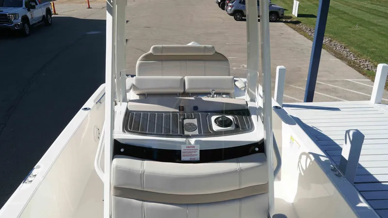 Slide: The Image of Boston Whaler 220 Dauntless 2026 - 19
