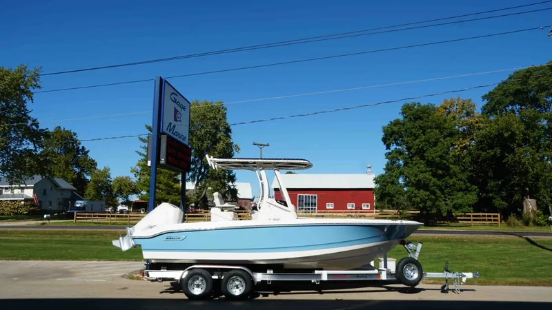 Slide: The Image of Boston Whaler 220 Dauntless 2026 - 2