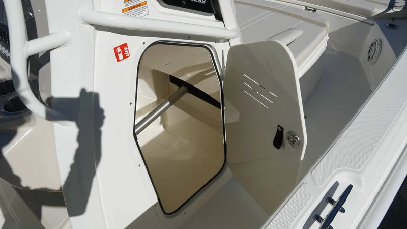 Slide: The Image of Boston Whaler 220 Dauntless 2026 - 28