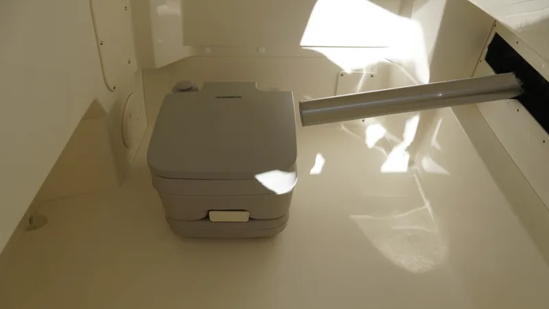 Slide: The Image of Boston Whaler 220 Dauntless 2026 - 29