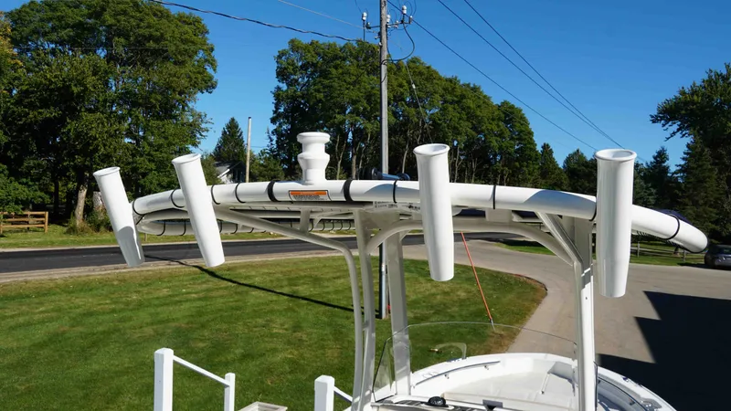 Slide: The Image of Boston Whaler 220 Dauntless 2026 - 31