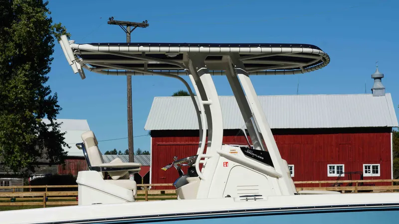 Slide: The Image of Boston Whaler 220 Dauntless 2026 - 35