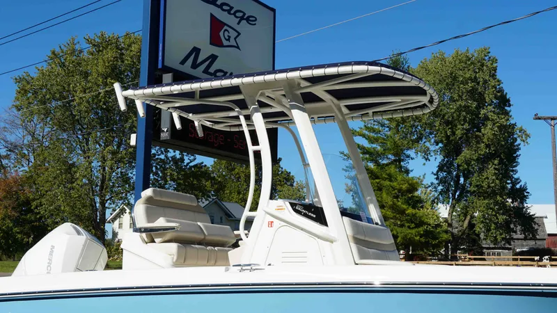 Slide: The Image of Boston Whaler 220 Dauntless 2026 - 36
