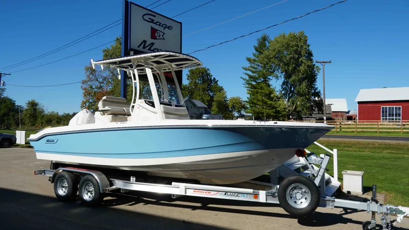 Slide: The Image of Boston Whaler 220 Dauntless 2026 - 4