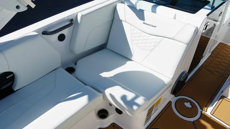 Slide: The Image of MasterCraft NXT20 2026 - 18