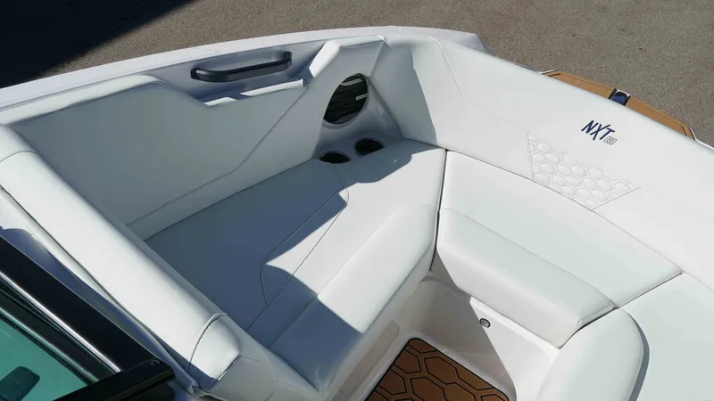 Slide: The Image of MasterCraft NXT20 2026 - 23