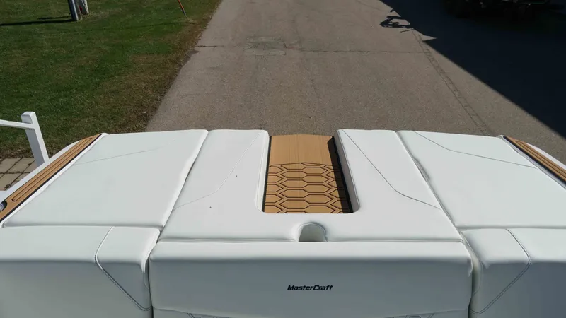 Slide: The Image of MasterCraft NXT20 2026 - 32