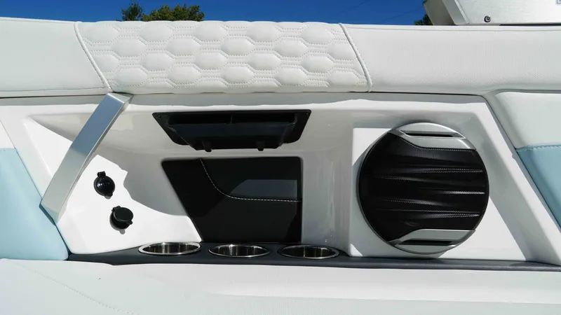 Slide: The Image of MasterCraft XT24 2026 - 39