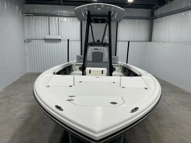 Slide: The Image of Pathfinder 2500 Hybrid 2026 - 16