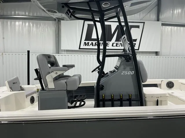 Slide: The Image of Pathfinder 2500 Hybrid 2026 - 6