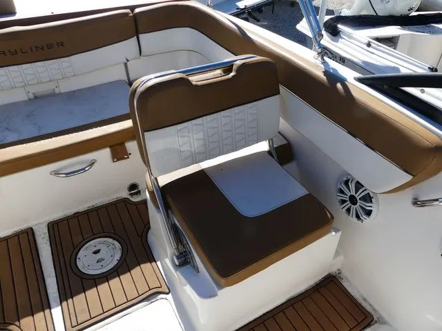 Slide: The Image of Bayliner VR5 Bowrider OB 2019 - 10