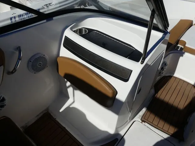 Slide: The Image of Bayliner VR5 Bowrider OB 2019 - 11