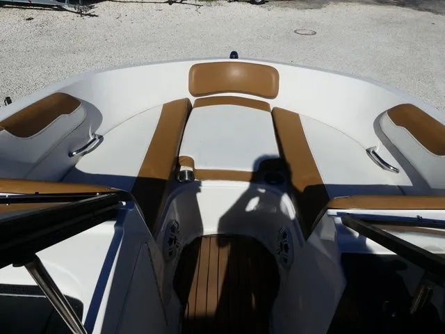 Slide: The Image of Bayliner VR5 Bowrider OB 2019 - 12