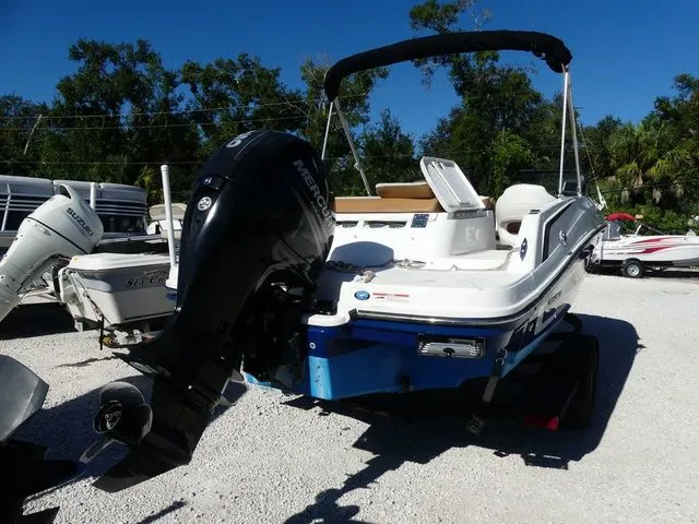 Slide: The Image of Bayliner VR5 Bowrider OB 2019 - 4