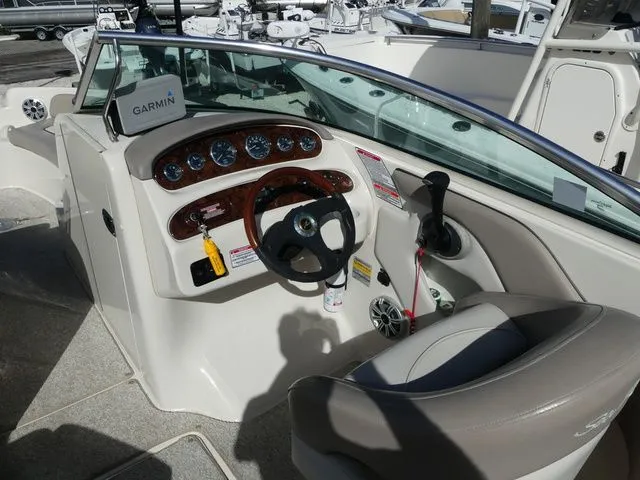 Slide: The Image of Sea Ray 240 Sundeck 2004 - 6