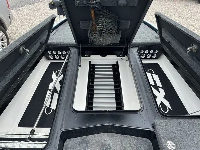 Slide: The Image of Skeeter FX21 Limited Edition 2017 - 11