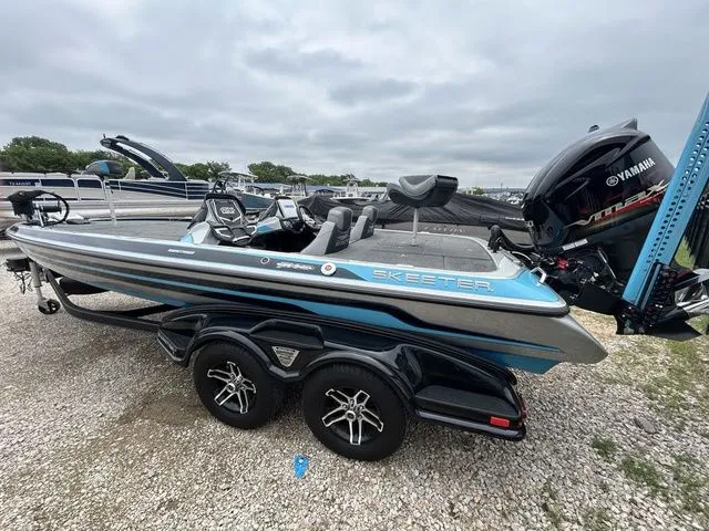 Slide: The Image of Skeeter FX21 Limited Edition 2017 - 2