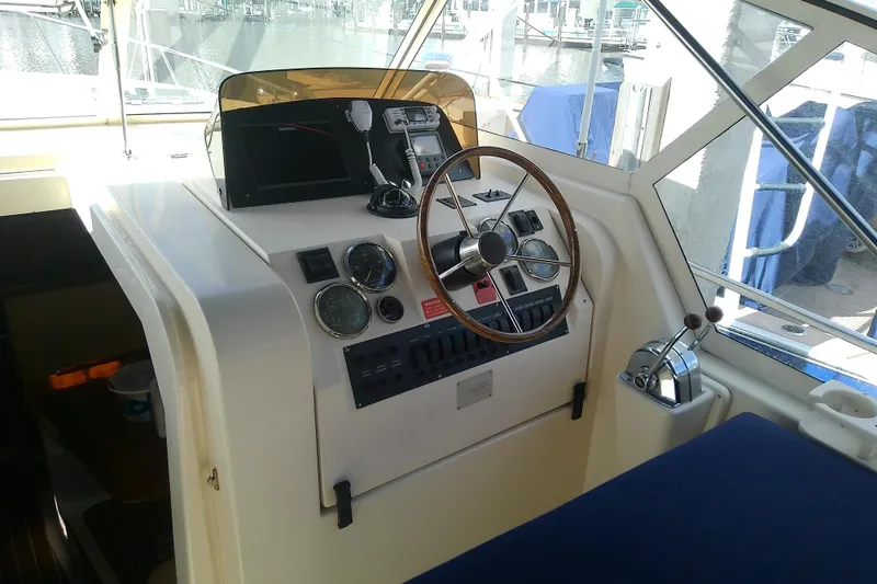 Slide: The Image of 2004 Mainship 34 Pilot II helm with steering wheel and navigation controls. - 29
