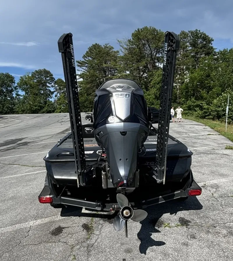 Slide: The Image of Skeeter FXR21 PRO 2025 - 4