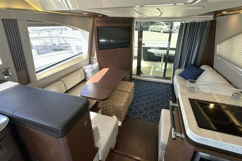 Slide: The Image of Sea Ray 510 Fly 'Bateau d’Amis' - Salon - 11