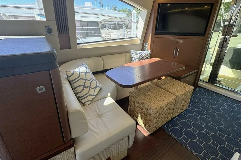 Slide: The Image of Sea Ray 510 Fly 'Bateau d’Amis' - Salon - 13