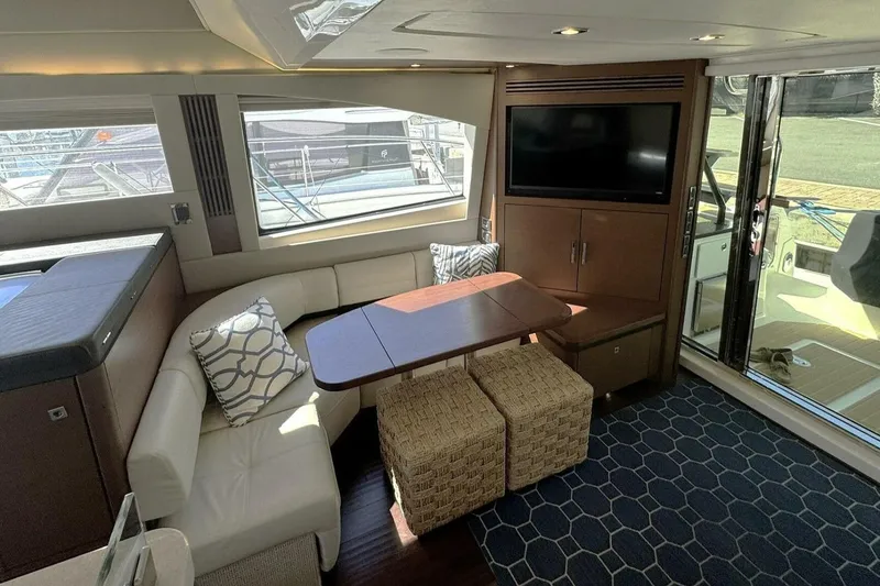Slide: The Image of Sea Ray 510 Fly 'Bateau d’Amis' - Salon - 14