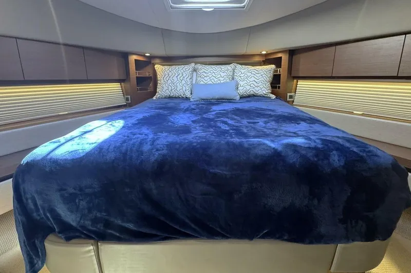 Slide: The Image of Sea Ray 510 Fly 'Bateau d’Amis' - Guest VIP Stateroom - 19