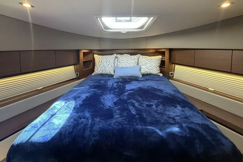 Slide: The Image of Sea Ray 510 Fly 'Bateau d’Amis' - Guest Head - 20