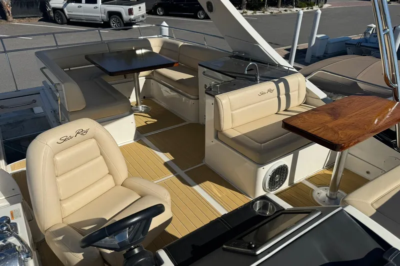 Slide: The Image of 2016 Sea Ray 510 Fly 'Bateau d’Amis' - Flybridge - 31