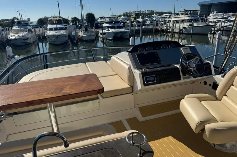Slide: The Image of 2016 Sea Ray 510 Fly 'Bateau d’Amis' - Flybridge - 35