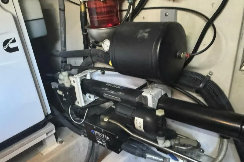 Slide: The Image of 2016 Sea Ray 510 Fly 'Bateau d’Amis' - Engine Room - 44