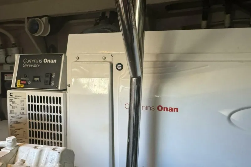 Slide: The Image of 2016 Sea Ray 510 Fly 'Bateau d’Amis' - Generator - 45