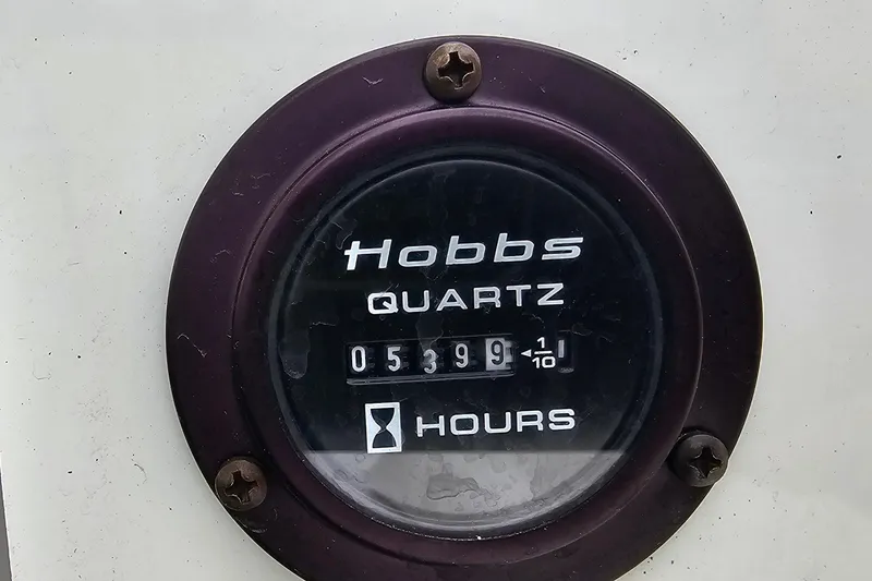 Slide: The Image of Hobbs Quartz hour meter showing 539.9 hours on a 2003 Cobalt 220. - 19