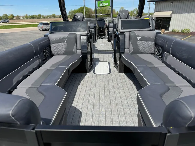 Slide: The Image of Viaggio 2024 Viaggio Diamante 24UW A-T 2024 - 14