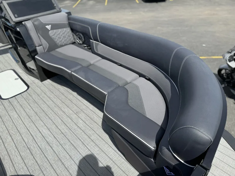 Slide: The Image of Viaggio 2024 Viaggio Diamante 24UW A-T 2024 - 15