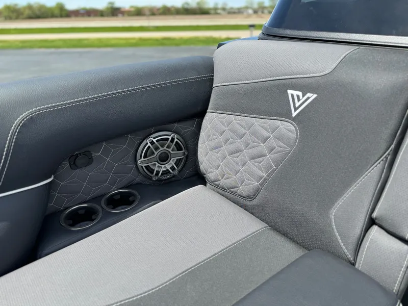 Slide: The Image of Viaggio 2024 Viaggio Diamante 24UW A-T 2024 - 17