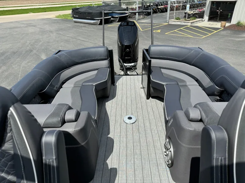 Slide: The Image of Viaggio 2024 Viaggio Diamante 24UW A-T 2024 - 24