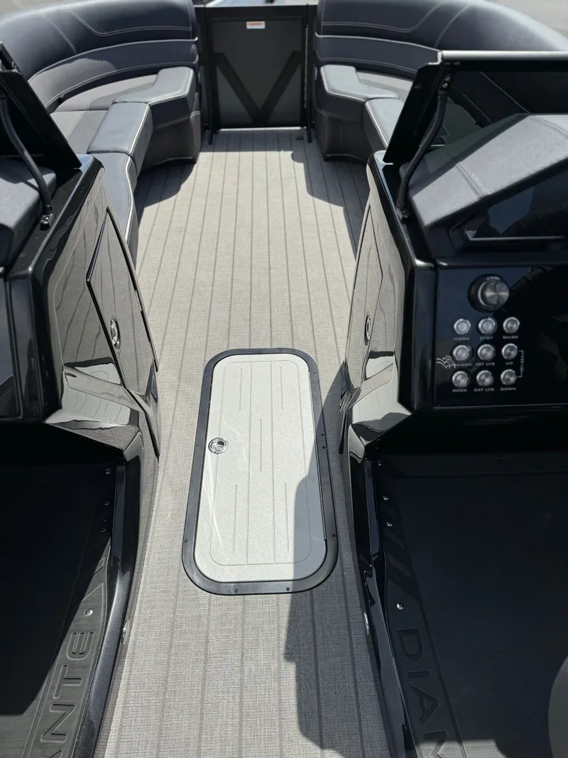 Slide: The Image of Viaggio 2024 Viaggio Diamante 24UW A-T 2024 - 35