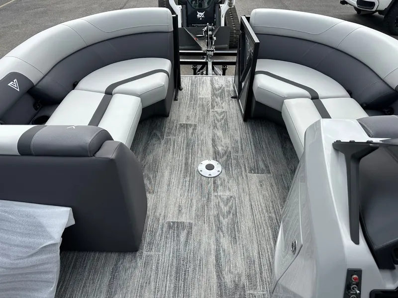 Slide: The Image of Viaggio 2025 Lago X 20R 2025 - 16