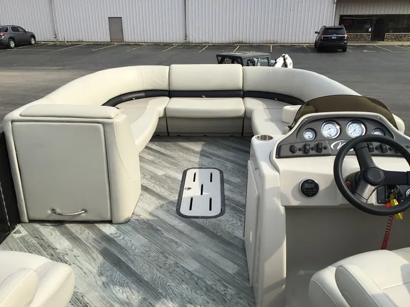 Slide: The Image of Manitou 25 Aurora LE 2017 - 13