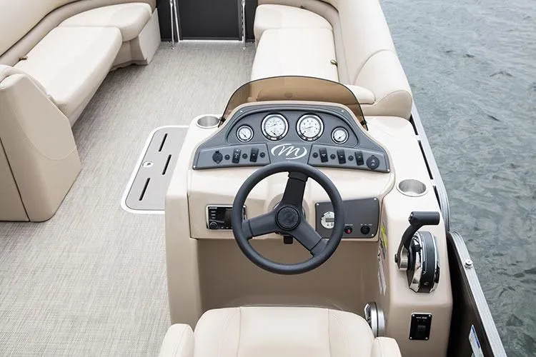 Slide: The Image of Manitou 25 Aurora LE 2017 - 21