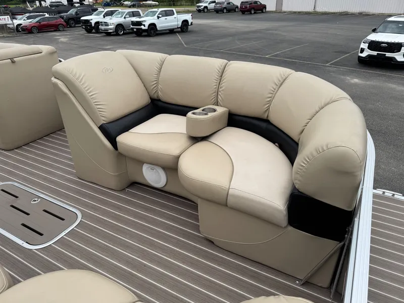 Slide: The Image of Manitou 25 SES 2014 - 10