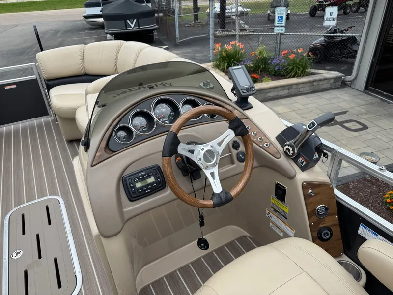 Slide: The Image of Manitou 25 SES 2014 - 12