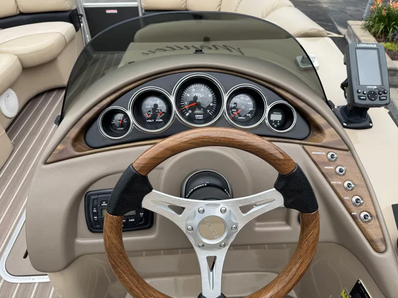 Slide: The Image of Manitou 25 SES 2014 - 13