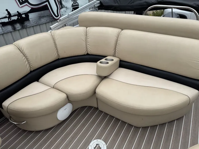 Slide: The Image of Manitou 25 SES 2014 - 15