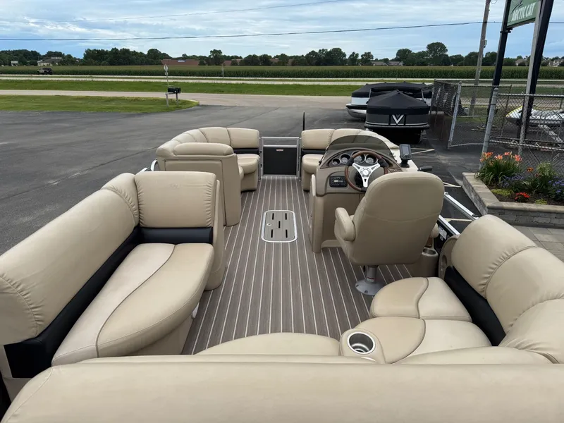 Slide: The Image of Manitou 25 SES 2014 - 18