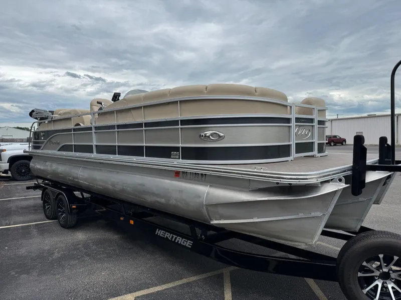 Slide: The Image of Manitou 25 SES 2014 - 4